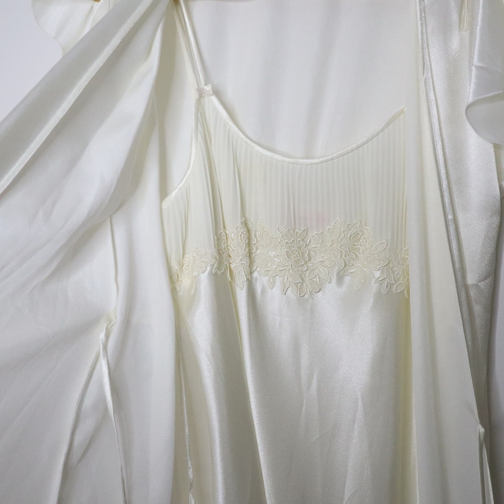 Oscar de la Renta Ivory Satin Wrap Robe - Picture 6 of 13